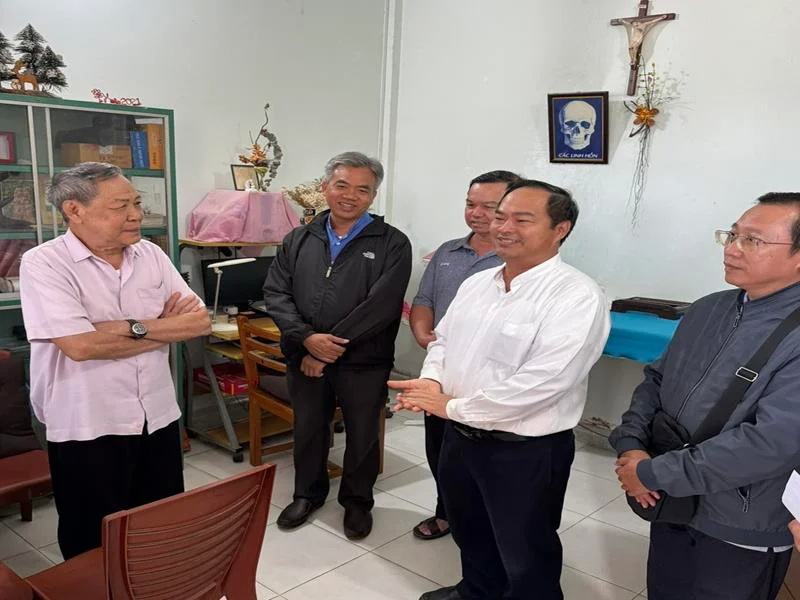 Chúc Tết linh mục hưu